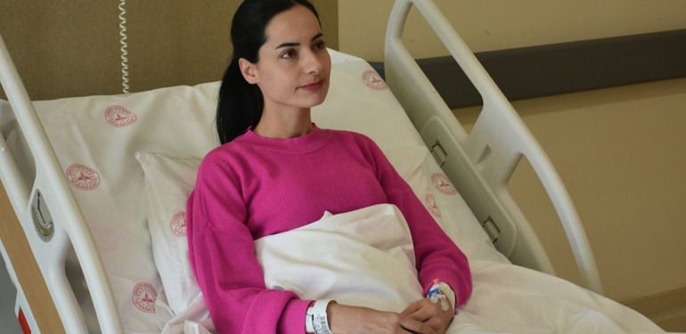 Sürekli tok hissediyordu, nadir vaka olduğunu öğrendi! Kilo kaybı, bulantı ve kusmanın nedeni buymuş